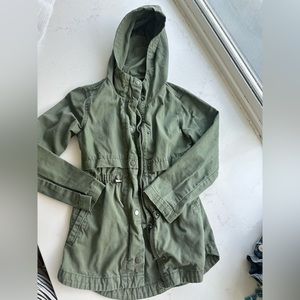 Old navy kids M (8) green khaki / army jacket with hood, pockets and drawstring